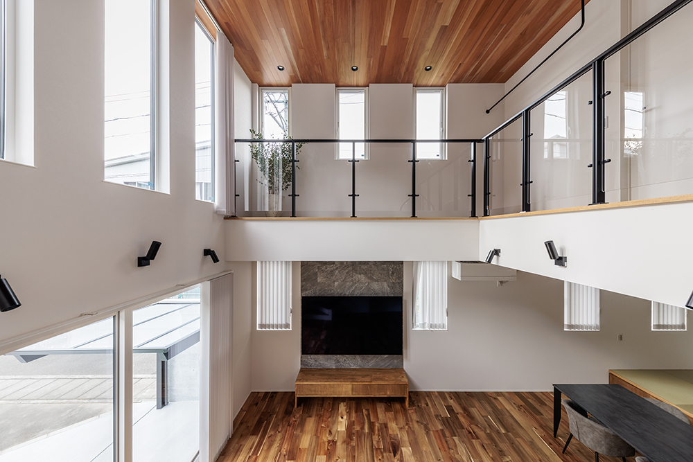 吹き抜けリビングのメリット&デメリットとは? 後悔しないためのポイントも解説