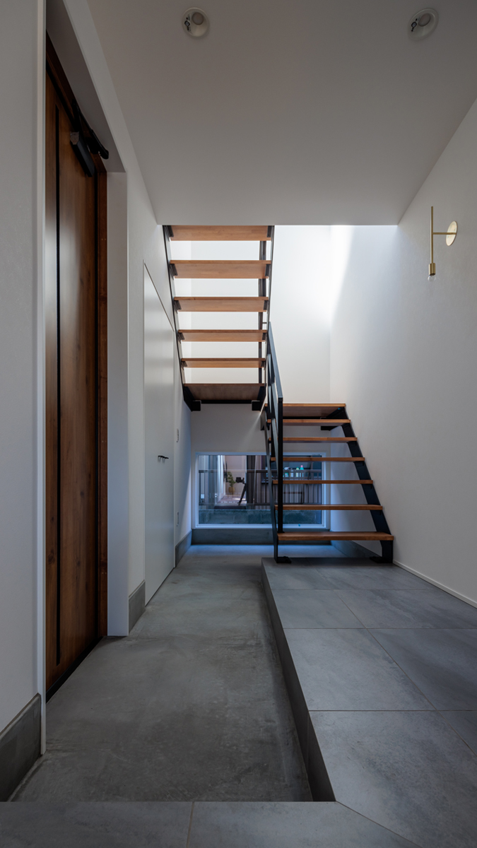 地窓のあるホテルライクなエントランス