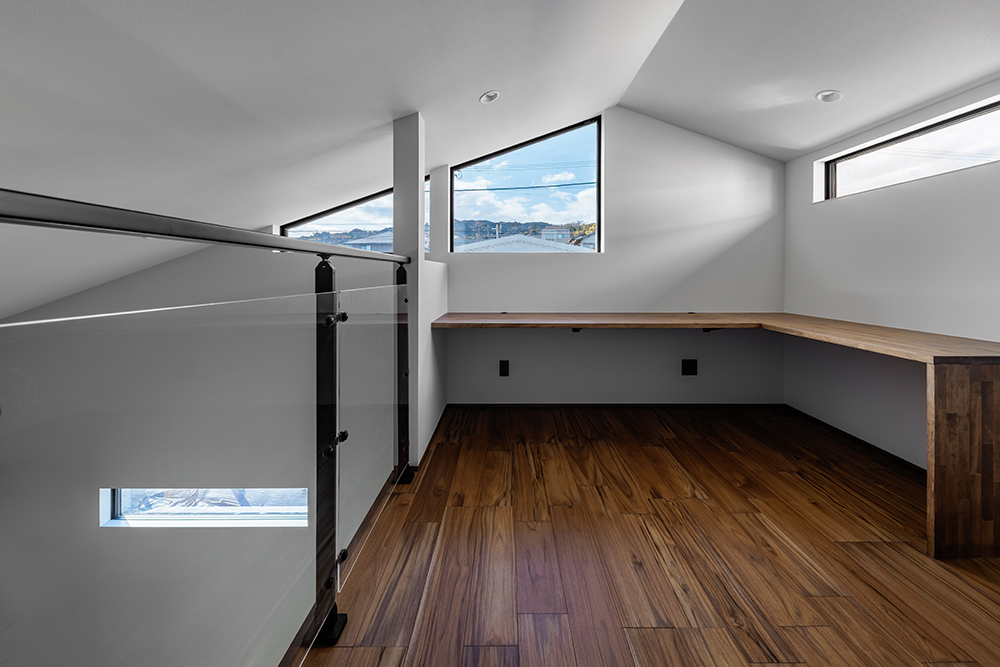 造作カウンター
勾配天井