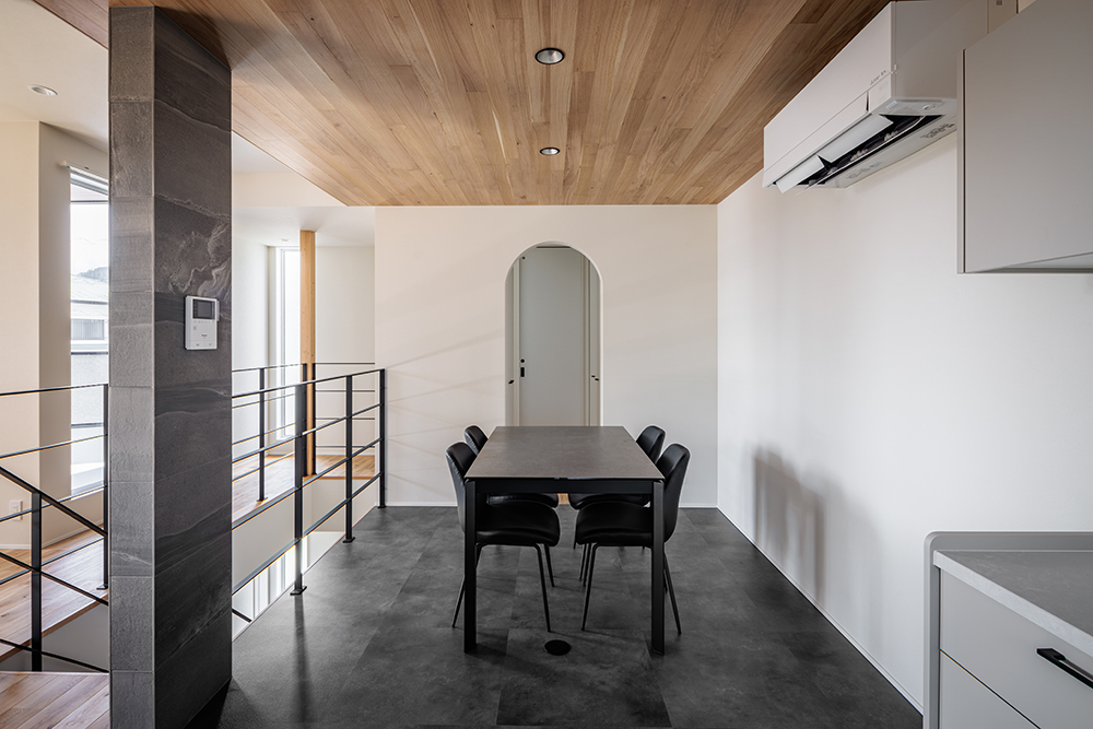 ダイニング
板張り